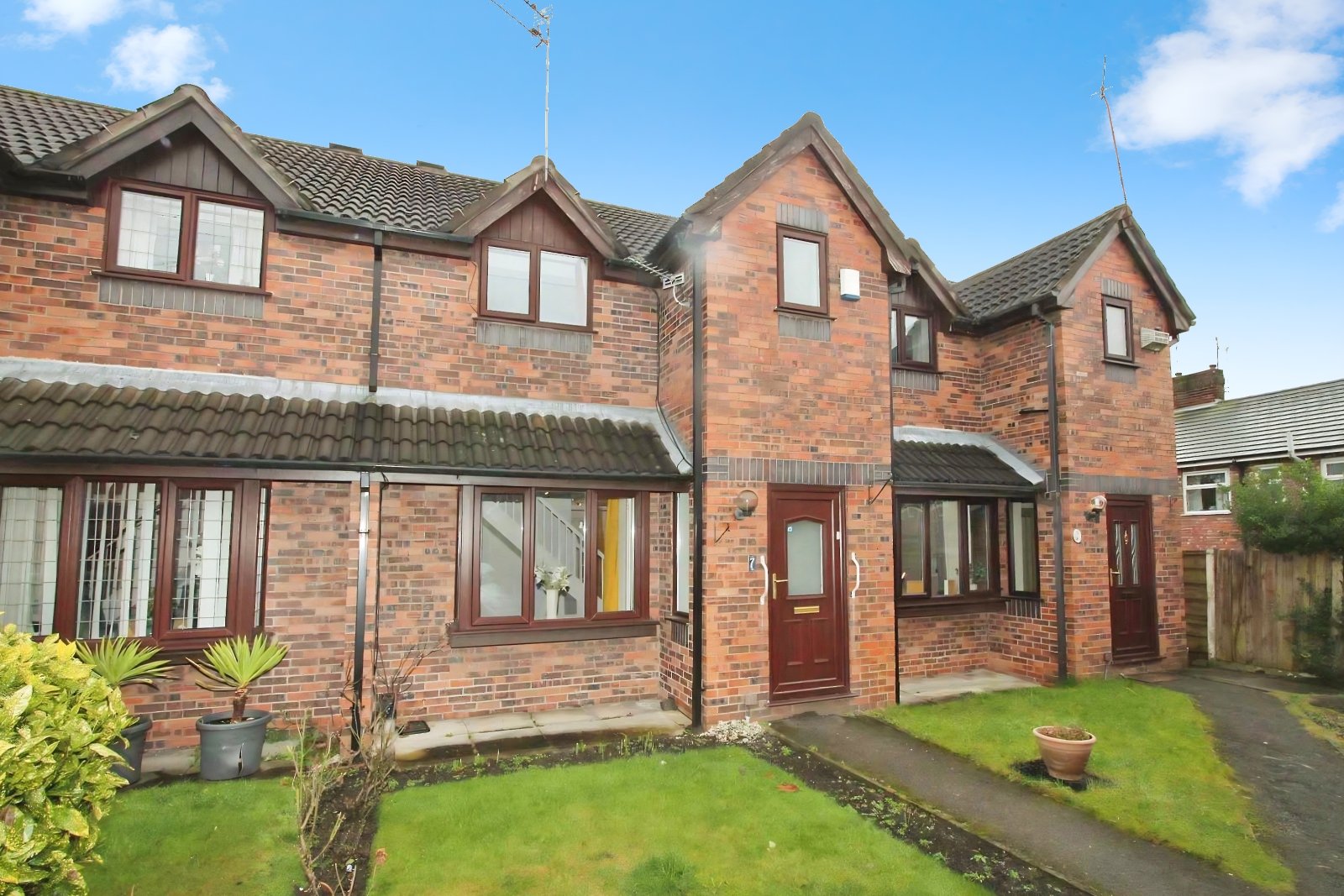 Aylsham Mews, Switon, M27